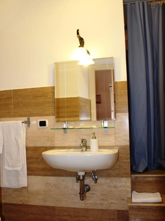 Hella Ibernesi 23 Fori Imperiali Inn, New Gestion! Rome Ruang foto